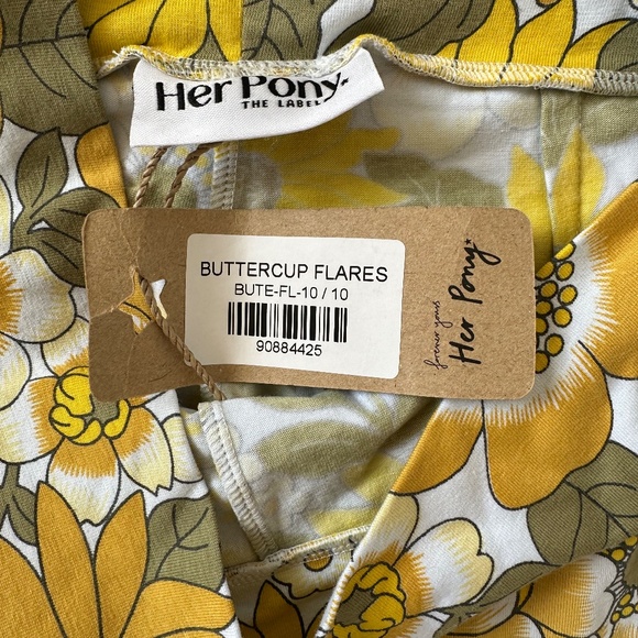 NWT HER PONY Retro Flower High Waist Flare Bell Bottom Buttercup Pants SIZE S - Picture 2 of 4
